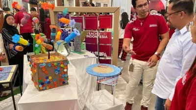 Keren! Mahasiswa Binus Malang Ubah Limbah Plastik Jadi Furniture Estetik Bernilai Jual Tinggi