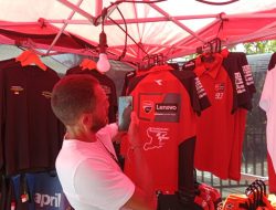 Penonton Mulai Berburu Merchandise MotoGP Indonesia 2026 di Mandalika