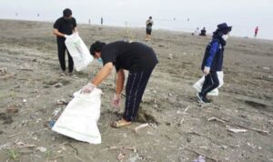 Digelar di 10 Provinsi, KFC Indonesia-Divers Clean Action Gelar Bersih-bersih Pantai di Hari Peduli Sampah Nasional 2022
