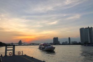 Senja kala dalam Sungai Chao Phraya