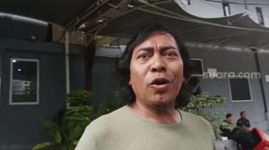 Jauh dari Kesan Glamor, Ini adalah 5 Potret Sederhana Keluarga Komeng Calon Anggota DPD-RI