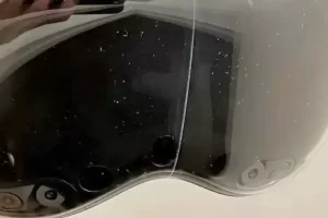 Misteri Retakan di area Headset Apple Vision Pro