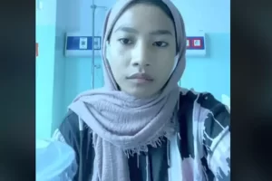 Perempuan Ini adalah Harus Operasi Rahang Gegara Keseringan Kunyah Es Batu