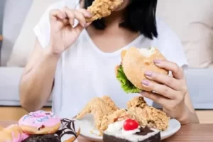 Junk Food Jadi Makanan Pilihan Wanita yang mana Kesepian, Dipicu Depresi?
