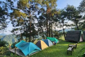 12 Rekomendasi Glamping Dekat DKI Jakarta untuk Staycation Sembari Nikmati Keindahan Alam