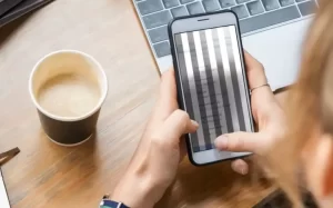 Layar HP Terbalik? Begini Cara Memperbaikinya dengan Cepat sekali