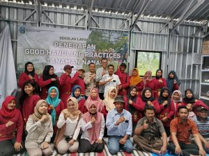 Sekolah Lapang DKPP Provinsi Jawa Timur Menfasilitasi Petani Nanas Lebih Meningkat Kompetensinya Bersama PENS