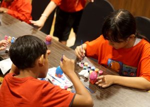 Kreativitas dan Keceriaan Anak-Anak Ramaikan Akhir Pekan Keluarga di Surabaya