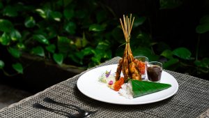 Cita Rasa Otentik Khas Jawa Timur Dihadirkan Midtown Hotel Surabaya Lewat Sajian “Ayam Bumbu Petis”