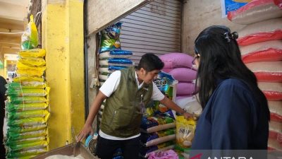 Bulog Sultra Sidak Pasar Kendari untuk Cegah Pengoplosan Beras SPHP