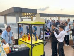 Ajang Kolaborasi Positif di Sky Pool Escape Rooftop, Gathering Kreator TikTok Surabaya Tekankan Hubungan Sinergis