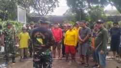 Koramil 0830-18/Gayungan Gelar Karya Bakti Pembersihan Makam Jelang Ramadhan