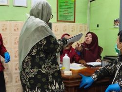 FK UWKS Perkuat Upaya Cegah Kanker Serviks, Puluhan Perempuan di Sumenep Ikuti Edukasi dan Skrining Pap Smear