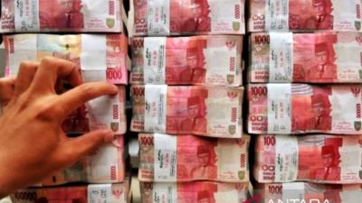 Rupiah Melemah ke Rp17.903 per Dolar AS, Tertekan Harga Minyak dan Yield Obligasi AS