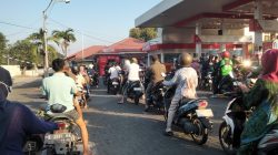 Pagi Hari, Antrean Pertalite Terpantau di SPBU Ketintang Surabaya