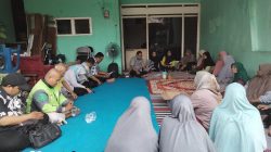 Musyawarah Kecamatan dan Kelurahan Gunung Anyar Bersama Warga RT 03 Bahas Kesesuaian Data Bantuan