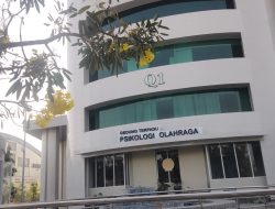 Pagi di Q1 UNESA, Ketika Bangunan Bertemu Rindang Pepohonan
