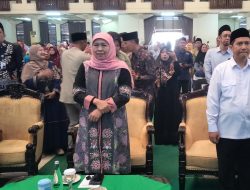 Khofifah Tinjau Pemeriksaan Mata dalam Program 1.000 Kacamata Gratis bagi Guru