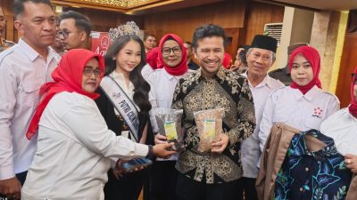 Emil Dardak Kunjungi Galeri Produk UMKM Binaan APKLI Jawa Timur