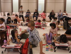 Mengintip Keseharian Ayah Ibu Lewat Goresan Warna: Keseruan “Little Coloring Competition” di Swiss-Belinn Manyar Surabaya