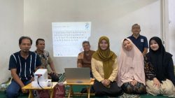 Bantu UMKM Naik Kelas, Dosen PPNS Beri Edukasi Pemasaran Digital Lewat WhatsApp hingga QR Code
