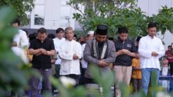 Sensasi Ibadah di Ketinggian, BeSS Mansion Hotel Surabaya Gelar Sholat Idul Adha Khidmat di Samping Infinity Pool