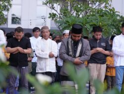 Sensasi Ibadah di Ketinggian, BeSS Mansion Hotel Surabaya Gelar Sholat Idul Adha Khidmat di Samping Infinity Pool