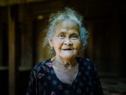 Senyum Mbah Marni Jadi Saksi TMMD, Harapan di Usia Senja