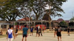 Satgas TMMD dan Pemuda Desa Godo Pererat Kebersamaan Lewat Olahraga Sore