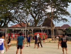 Satgas TMMD dan Pemuda Desa Godo Pererat Kebersamaan Lewat Olahraga Sore