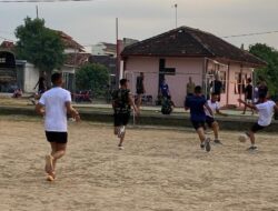 Di Sela Kesibukan TMMD, Satgas Kodim Pati Lepas Penat Lewat Sepakbola