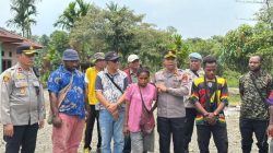 Polisi Kembalikan Demerina, Korban Penculikan KKB Jila, kepada Keluarga