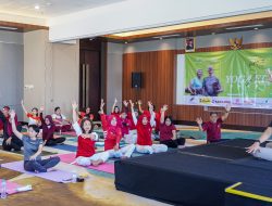Yoga for Elder, ajak 30 lansia rayakan Kemerdekaan Indonesia dengan Yoga bersama coach Bodaz di Whiz Luxe Hotel Spazio Surabaya