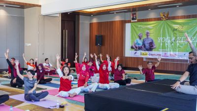 Yoga for Elder, ajak 30 lansia rayakan Kemerdekaan Indonesia dengan Yoga bersama coach Bodaz di Whiz Luxe Hotel Spazio Surabaya