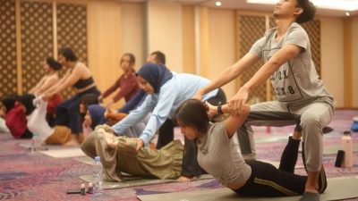 Yoga Date, Sensasi Olahraga Sehat dan Romantis untuk Pasangan Muda