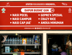 20 Tahun Menemani Mahasiswa UNESA Ketintang, Dapur Budhe’ Gun Tetap Jadi Favorit Hingga Kini
