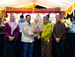 Di Tengah Modernisasi, Bersih Desa Sogaten Rawat Warisan Budaya Jawa Lewat Pementasan Wayang Kulit