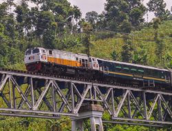 Jalur Selatan Jawa dalam Balutan Panorama: Pengalaman Unik Kereta Panoramic